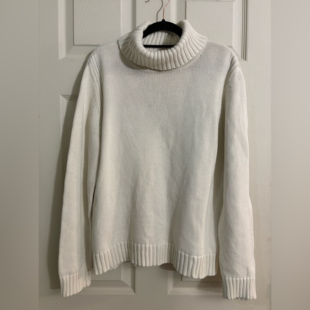 Tommy Hilfiger Classic Cream Cotton Turtleneck Sweater with Ribbed Details